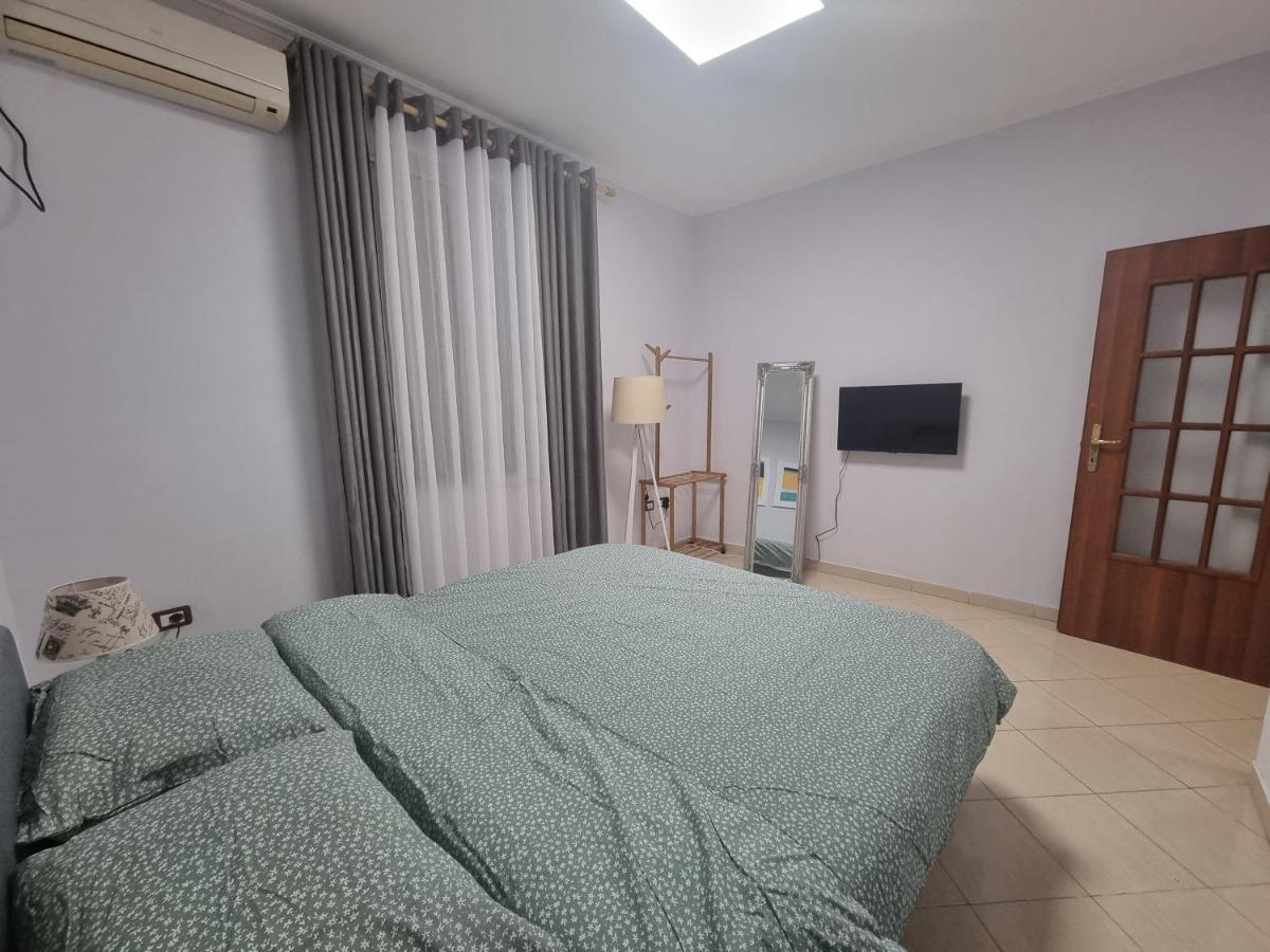 Glamorous Apartment In Тирана Екстериор снимка