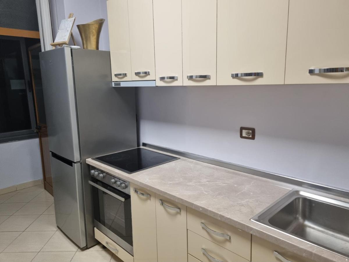 Glamorous Apartment In Тирана Екстериор снимка